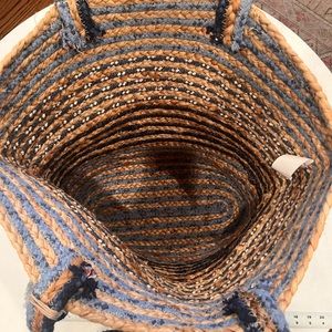 15x17 Jute bag w cute toggle detail.